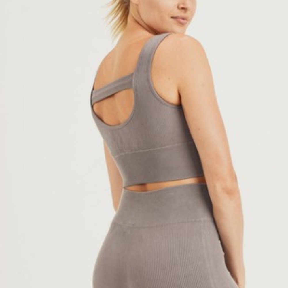 Mono B Longlibe Ribbed Sports Bra Key Hole Back Sandy Taupe SZ MEDIUM NWT